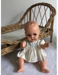 Lit de poupée en rotin, jouet ancien